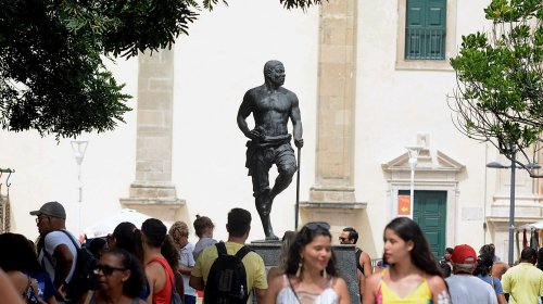 [Vandalismo: Parte de lança da estátua de Zumbi dos Palmares é roubada no Centro Histórico]