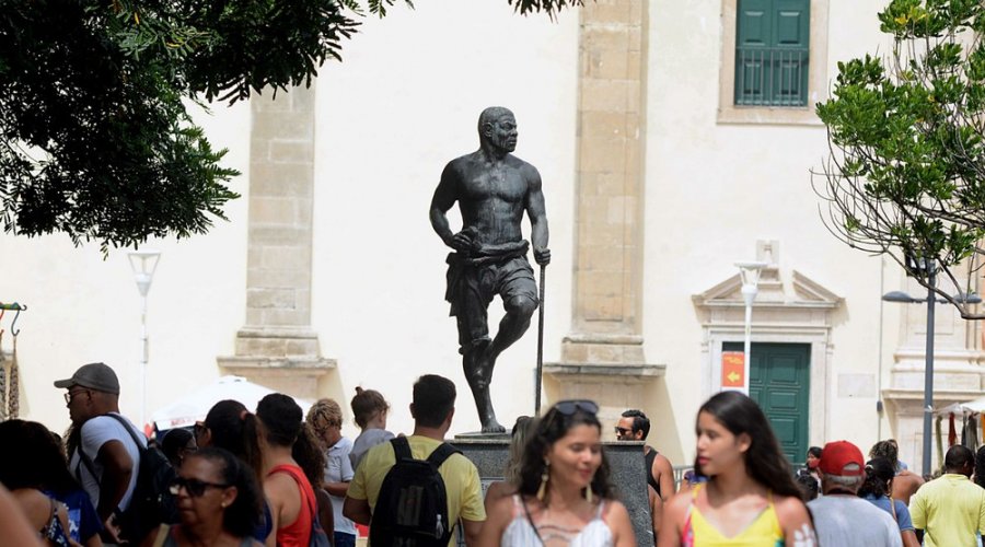 [Vandalismo: Parte de lança da estátua de Zumbi dos Palmares é roubada no Centro Histórico]