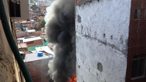 [Incêndio atinge casas no bairro da Liberdade nesta sexta]