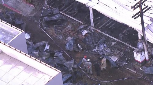 [Dez pessoas morrem em incêndio enquanto dormiam na base de treinamento do Flamengo]