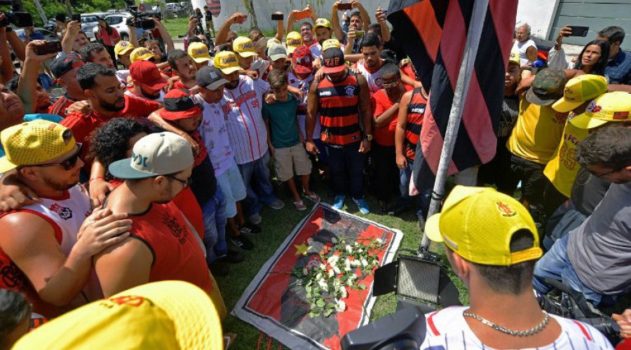 [Oito corpos de jogadores já foram liberados pelo IML para sepultamento]