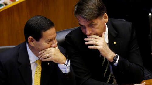 ['‘Tu me matar?', brinca Bolsonaro com Mourão]