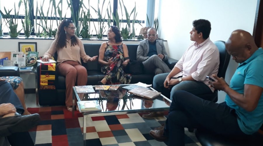 [Bancada de oposição da Câmara Municipal visita SEPROMI para debate sobre Carnaval]