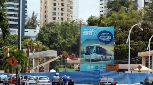 [12 linhas de ônibus são alteradas de ponto na Avenida ACM por obras do BRT; confira]