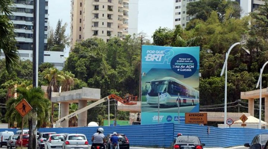 [12 linhas de ônibus são alteradas de ponto na Avenida ACM por obras do BRT; confira]