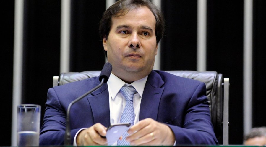 ['Impressão' é que Bolsonaro usa filho para induzir saída de Bebianno, diz Rodrigo Maia]