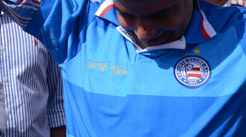 [Torcedor do Bahia, ACM  Neto paga R$ 40 mil a banda para tocar em festa pelo título de 88]