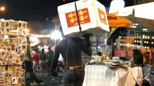[Começa nesta segunda-feira (18) credenciamento de ambulantes para o Carnaval de Salvador]