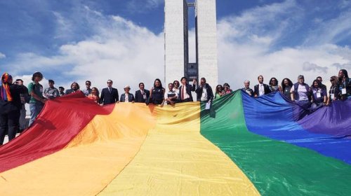 [STF retoma hoje julgamento sobre criminalização da homofobia]