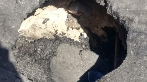 [Moradores denunciam buraco em asfalto em rua de Pernambués]