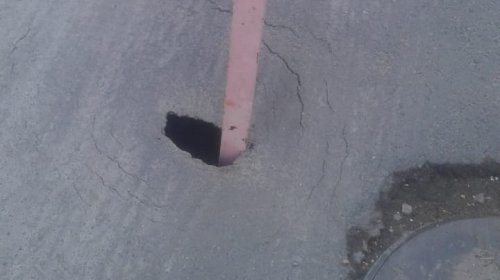 [Moradores em rua em Vila Ruy Barbosa denuncia cratera]