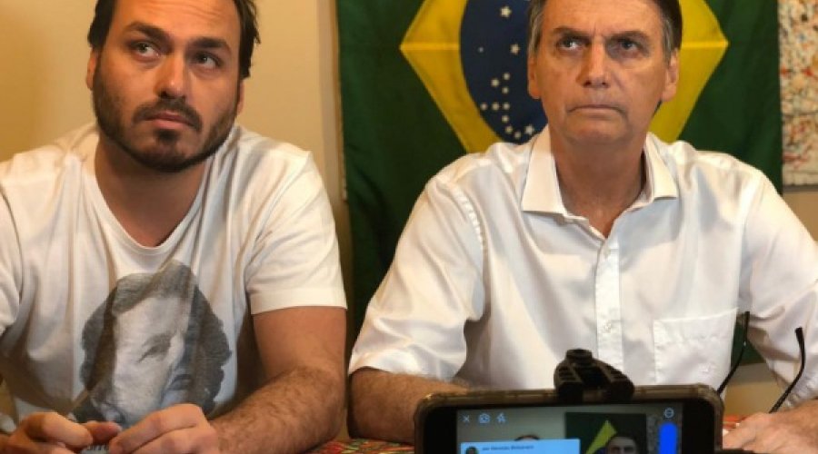 [Filho de Bolsonaro pede demissão de dois funcionários do governo]