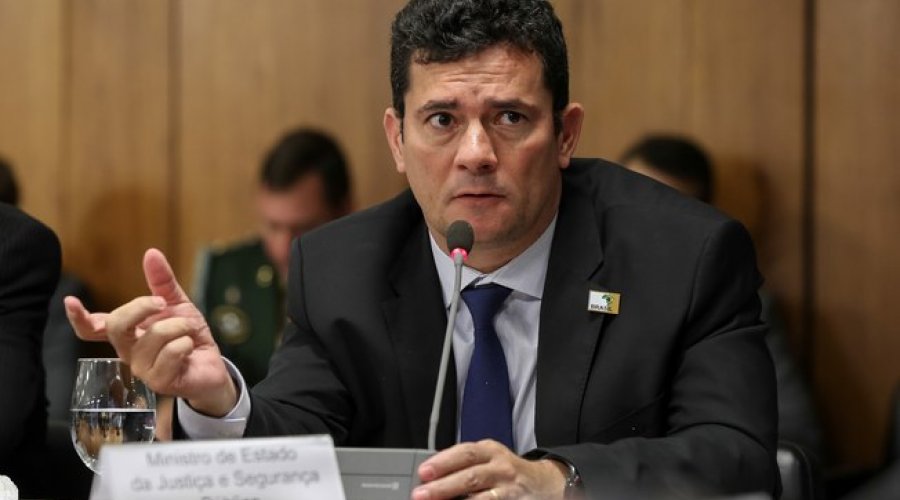 [Moro diz que suspeitas sobre candidaturas 'laranja' do PSL 'têm que ser apuradas']