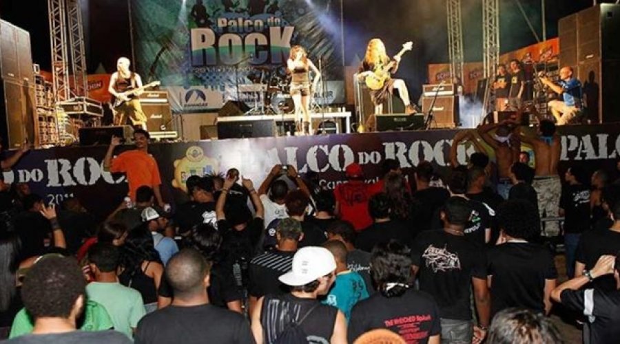 [Palco do Rock reúne 39 bandas no Carnaval de salvador na praia de Piatã]
