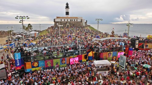 [Se ligue na programação: Primeiro dia oficial do Carnaval começa com pipoca de Claudia Leitte,...]