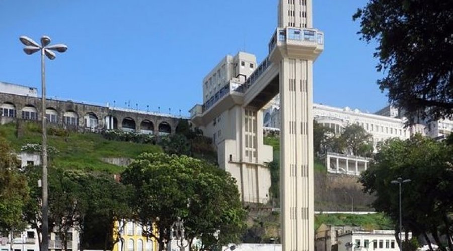 [Elevador Lacerda e planos inclinados estão funcionando de graça durante o Carnaval]