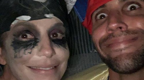[Ivete Sangalo e o marido disfarçados curtem o Carnaval na pipoca]