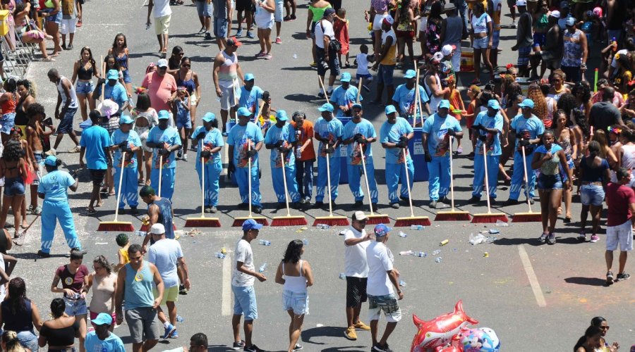 [Limpurb recolhe 1,1 mil toneladas de lixo no Carnaval]