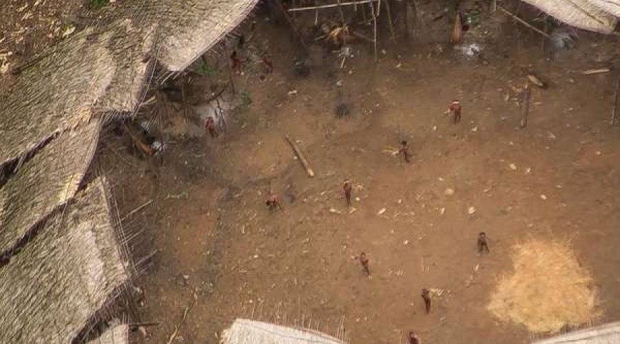 [Funai faz expedição para entrar em contato com os índios isolados na Amazônia]