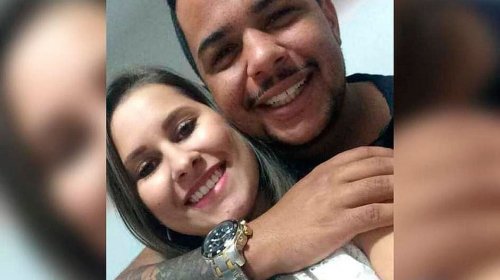 [Corpo de jovem queimada pelo marido é sepultado]