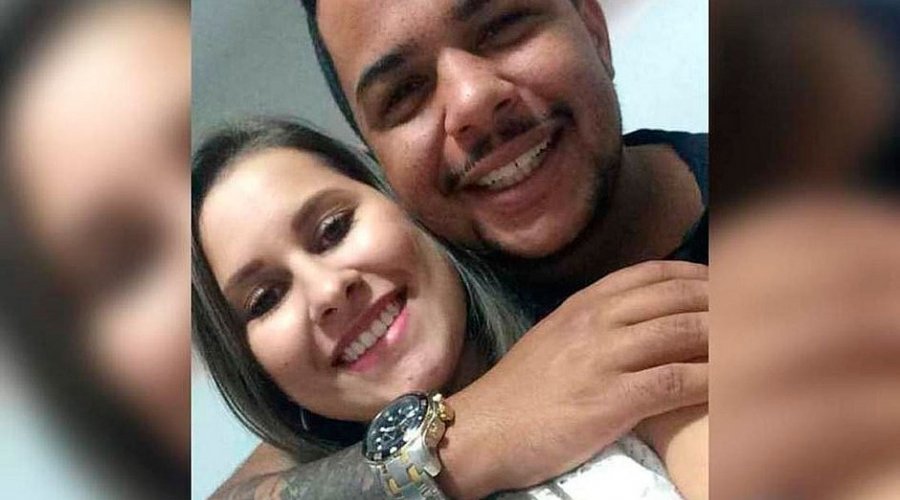 [Corpo de jovem queimada pelo marido é sepultado]