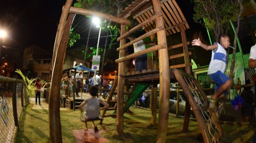 [Bairro de Santa Cruz recebe praça requalificada ]