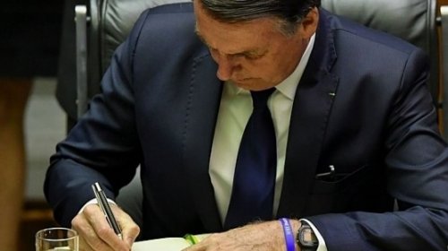 [Bolsonaro sanciona lei que proíbe casamento de menores de 16 anos]