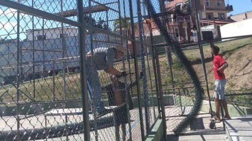 [A reestruturação da quadra poliesportiva na Praça da Lua em Nova Constituinte continua a todo...]