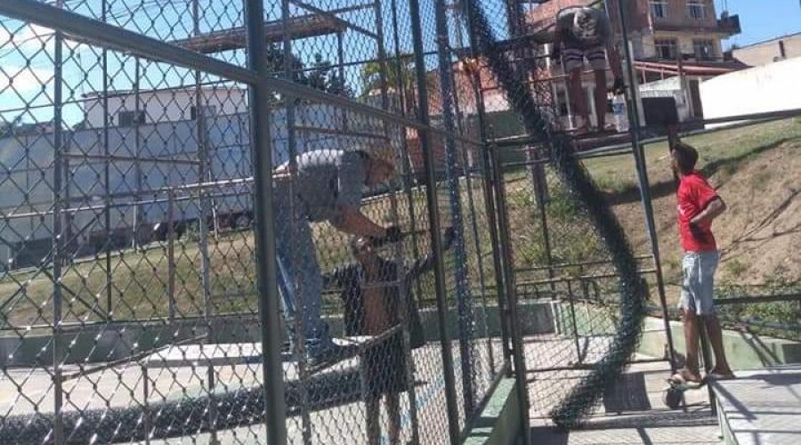 [A reestruturação da quadra poliesportiva na Praça da Lua em Nova Constituinte continua a todo vapor]