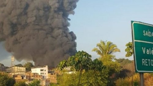 [Fábrica de colchões pega fogo no bairro de Valéria na manhã desta terça (19)]