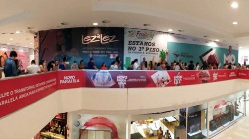[Fãs de Sandy e Júnior lotam Shopping de Salvador em pré-venda de ingressos]