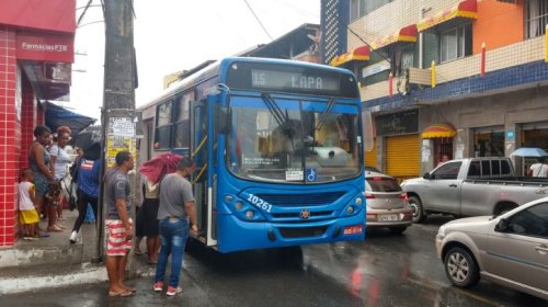 [Ônibus voltam a circular no Bairro da Santa Cruz, em Salvador]