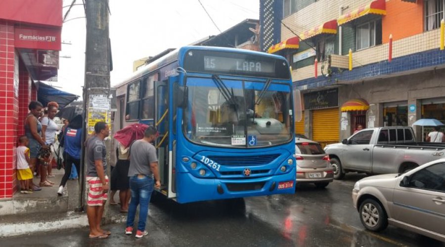 [Ônibus voltam a circular no Bairro da Santa Cruz, em Salvador]