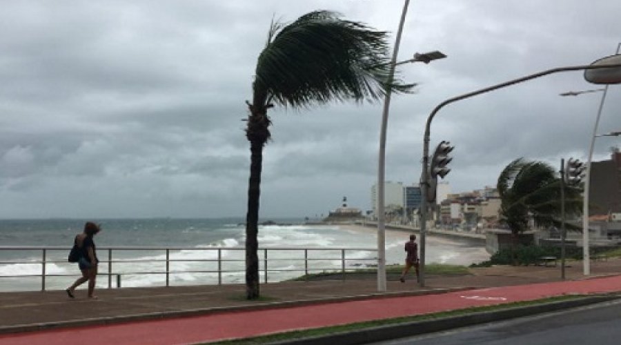 [Mudança de tempo: Marinha alerta que ventos podem chegar a 60 km/h na Bahia]