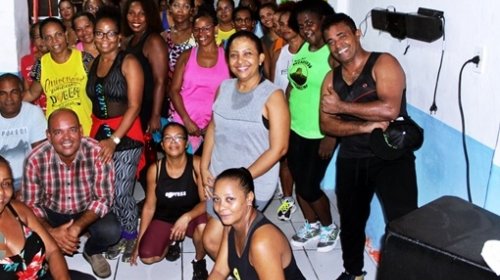 [Projeto da Dança do Zumba: Mulheres Negras rompem tabus e dão primeiros passos na dança em Nor...]