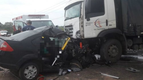 [Motorista morre após colisão com caminhão em Dias D'Ávila]