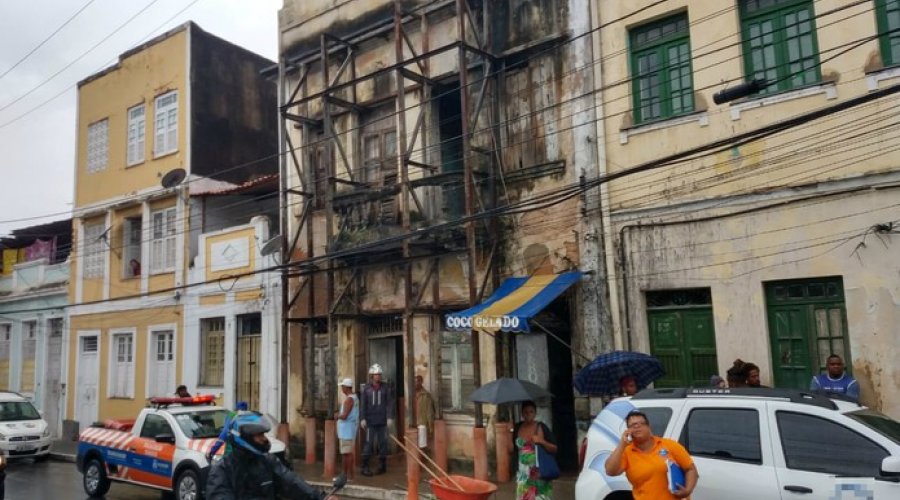 [Defesa Civil aponta que 90% de casarões antigos correm algum risco de desabar; maioria tem moradores]