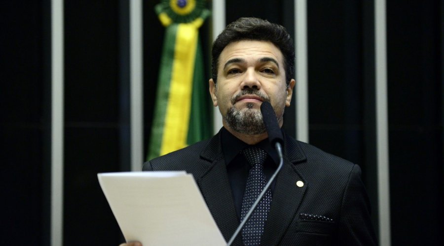 [Feliciano ataca Mourão nas redes sociais e sugere impeachment do vice-presidente]