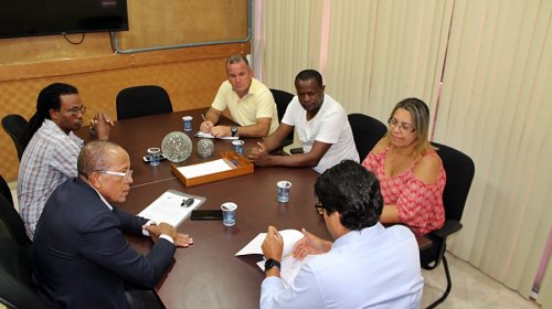 [Presidente da Limpurb recebe representantes de comunidades e vereador Luiz Carlos Suica]