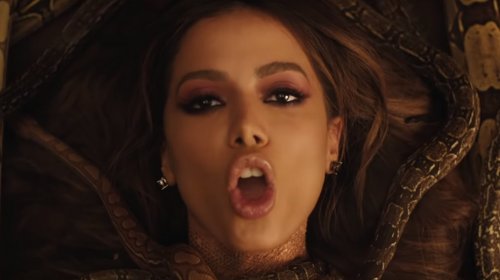 [Vaza vídeo íntimo de Anitta aos beijos com duas mulheres após ‘traição’ de Medina]