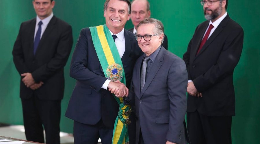 [Jair Bolsonaro demite ministro da educação ]