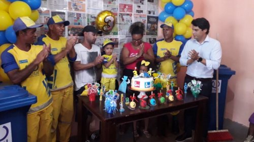 [Garoto completa 3 anos e ganha festa da Limpurb com tema “Carro do Lixo”]