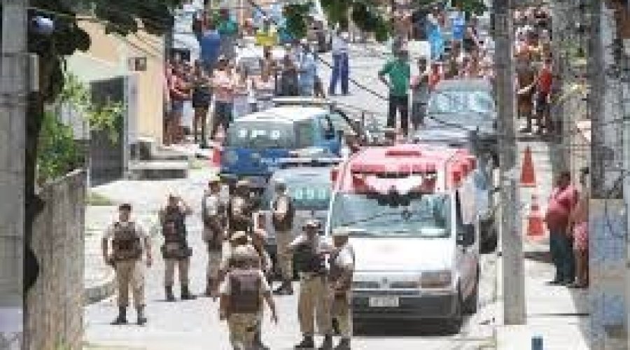 [Morador de rua morre ao ser apedrejado na Boca do Rio]