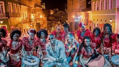 [Marília Mendonça faz show em Salvador e fãs relatam arrastão]