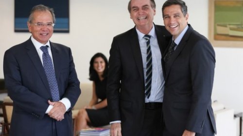 [Bolsonaro assina projeto que prevê autonomia do Banco ]