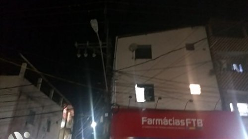 [Denúncia: Poste com lâmpada queimada geram queixas em rua da Santa Cruz]