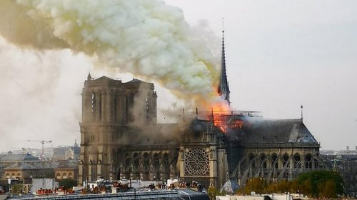 [Promotores iniciam investigação sobre causas do incêndio em Notre-Dame]