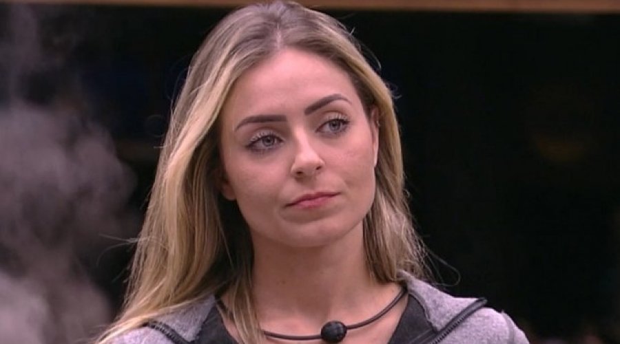 [Paula, campeã do BBB 19, é indiciada por intolerância religiosa]