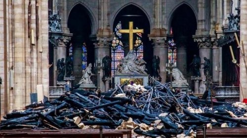 [Catedral Notre-Dame começa a ser restaurada]