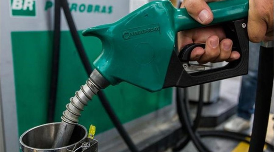 [Petrobrás reajusta preço da gasolina em 2%]